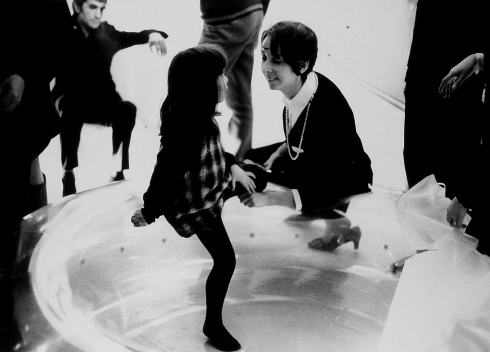 19680223 Moebel Aus Polyvinylchlorid Klaus Goehling 03