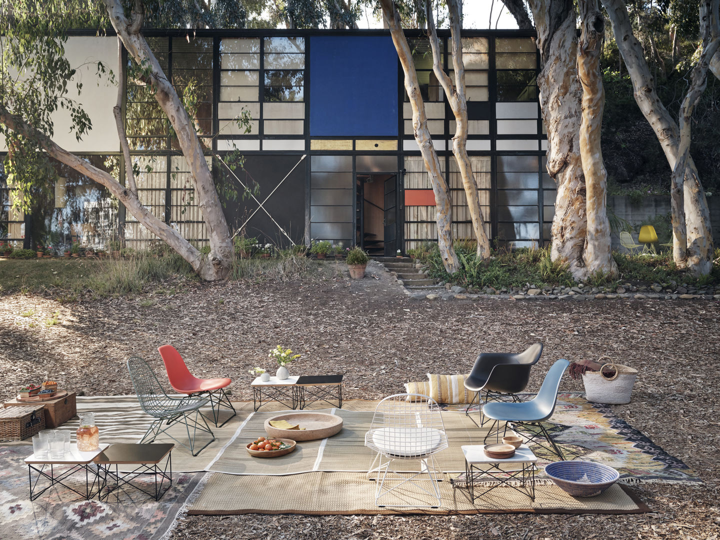 7075815 Eames Plastic Side Chair LSR Eames Wire Chair LKR Eames Plastic Armchair LAR Occasional Low Table LTR Cork Bowl V Fullbleed 1440x