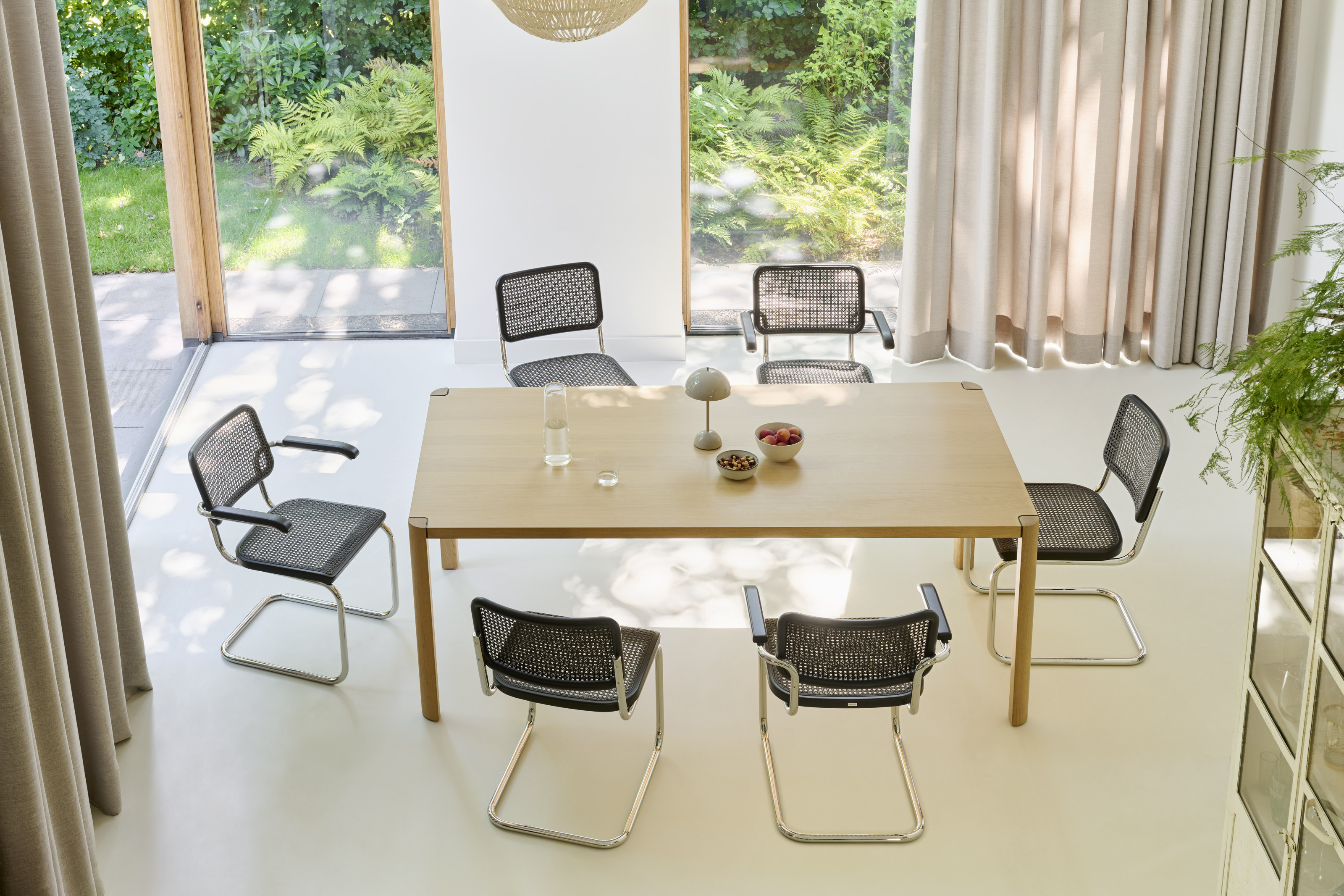 Thonet Stühle S 64 V und S 32 V in Dark Melange