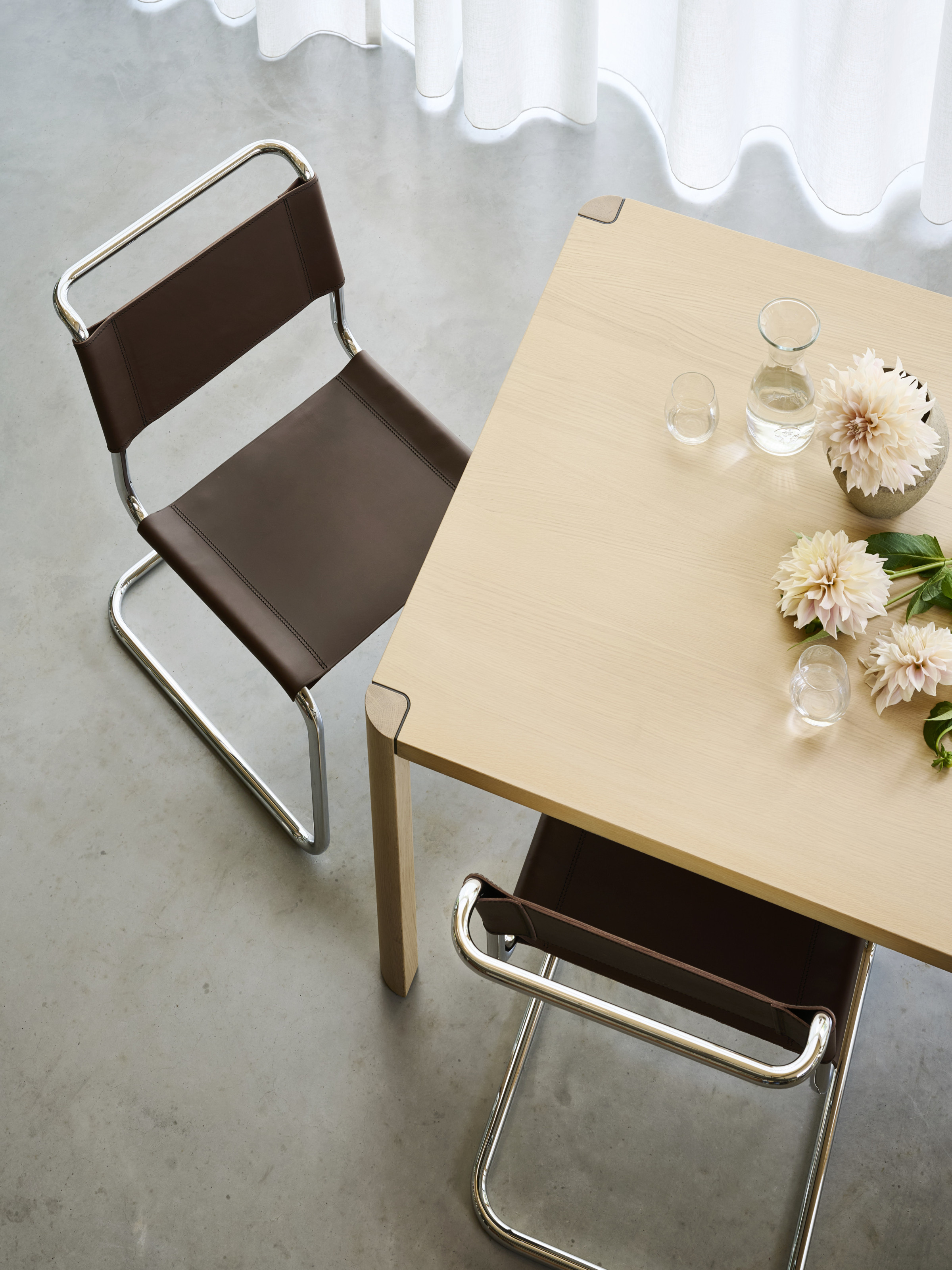 Thonet Stuhl S 33 in schokobraunem Kernleder