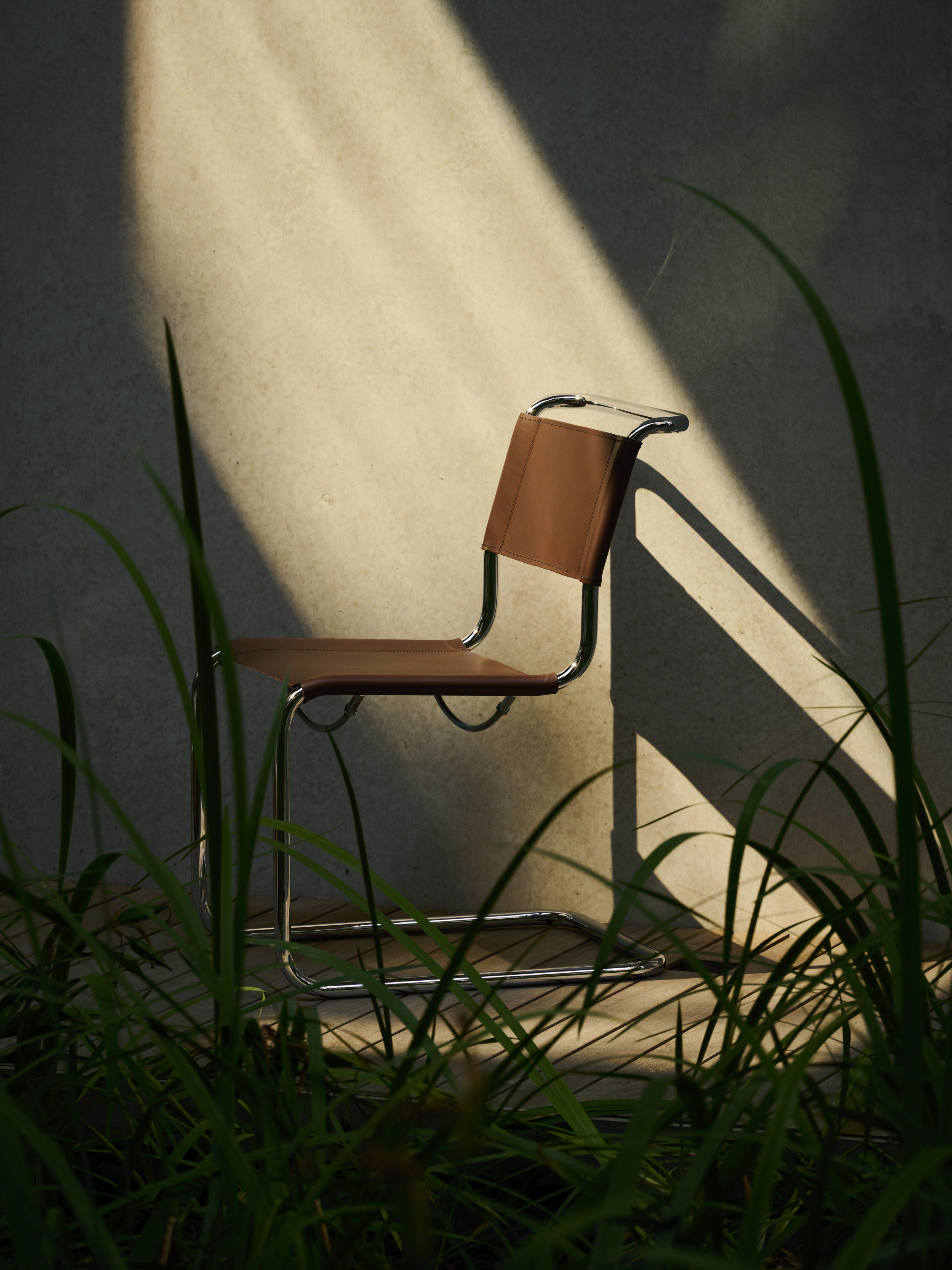 Thonet Stuhl S 33 in Schokobraun