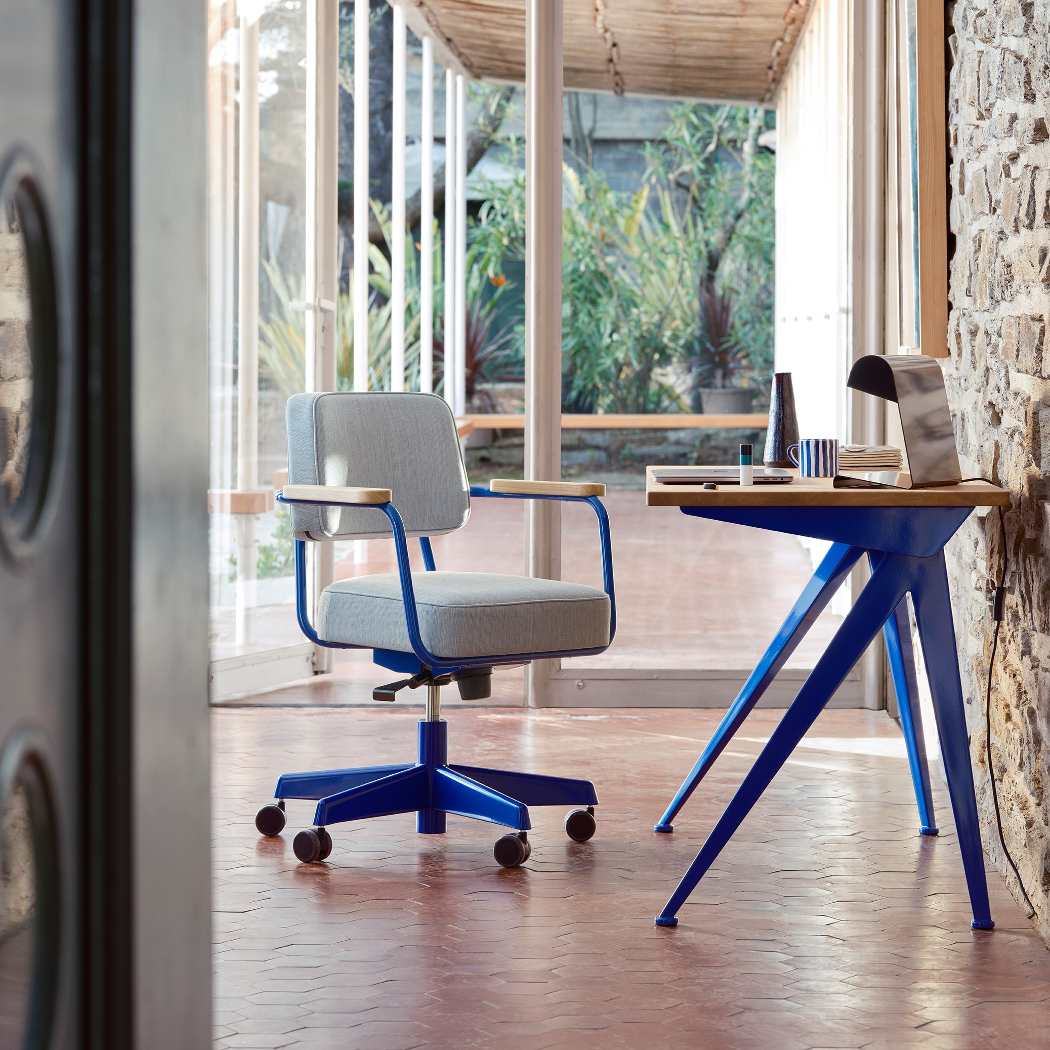 Vitra Prouve Tisch Compas Direction