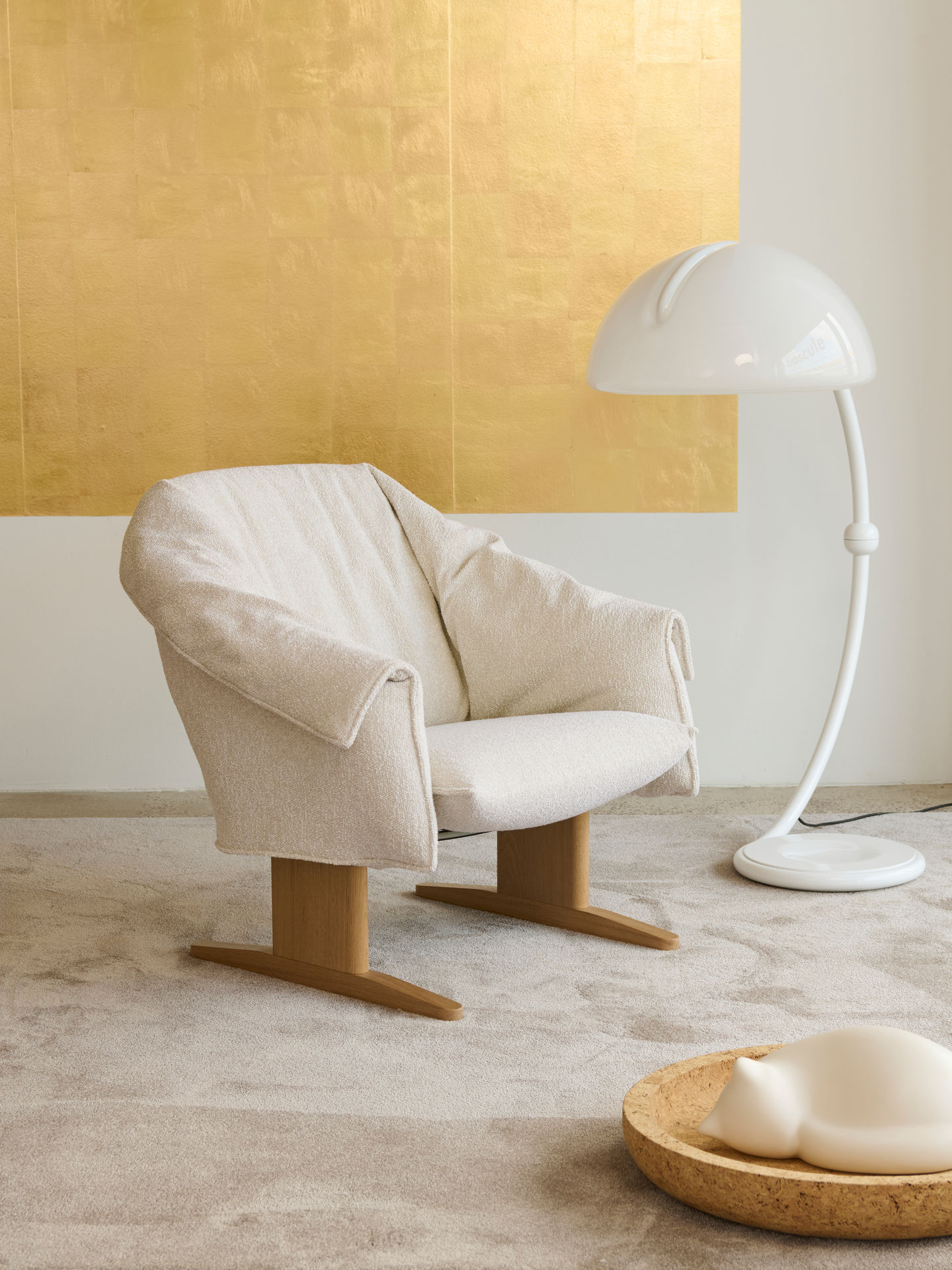 Bascule Sessel von Vitra mit niedriger Lehne, Farbe Nubia und Holzgestell